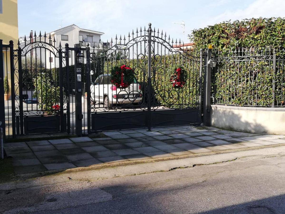 Depandance Con Piscina In Uso In Esclusivo In B&B SantʼAntonio Abate Exteriör bild