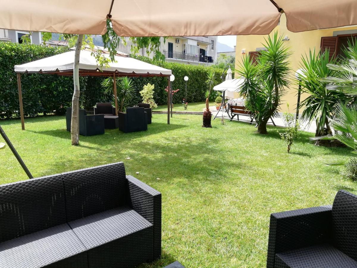 Depandance Con Piscina In Uso In Esclusivo In B&B SantʼAntonio Abate Exteriör bild