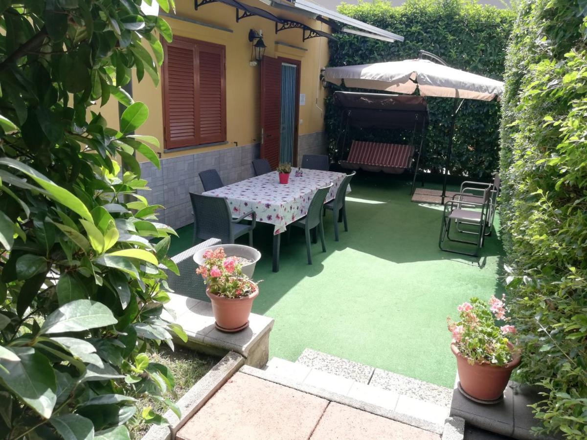 Depandance Con Piscina In Uso In Esclusivo In B&B SantʼAntonio Abate Exteriör bild