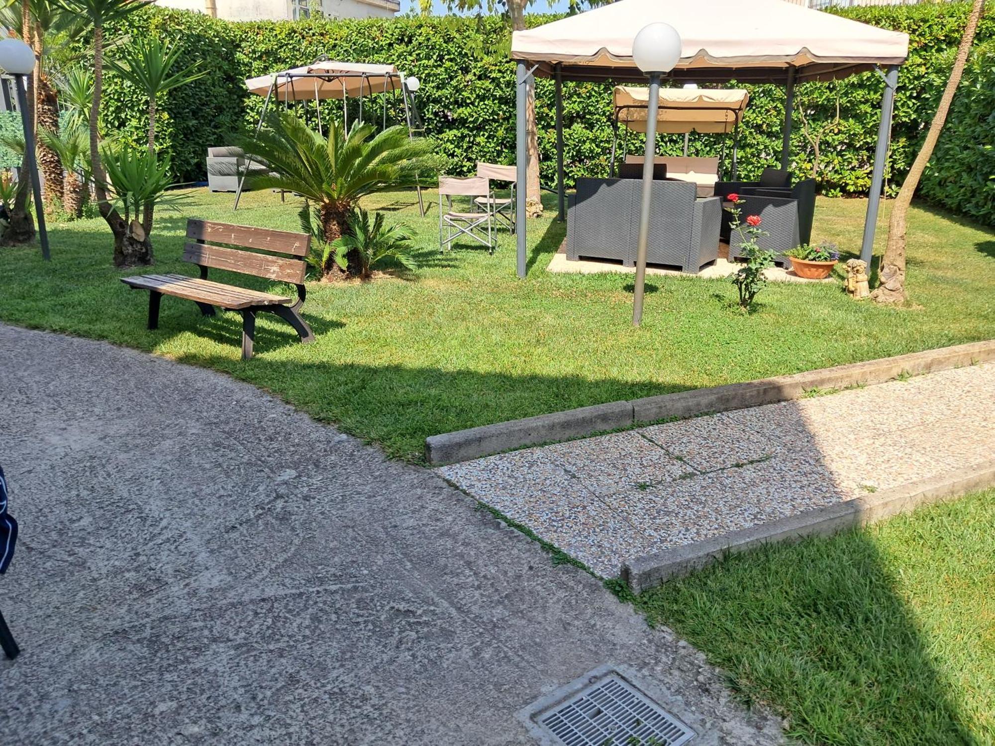 Depandance Con Piscina In Uso In Esclusivo In B&B SantʼAntonio Abate Exteriör bild