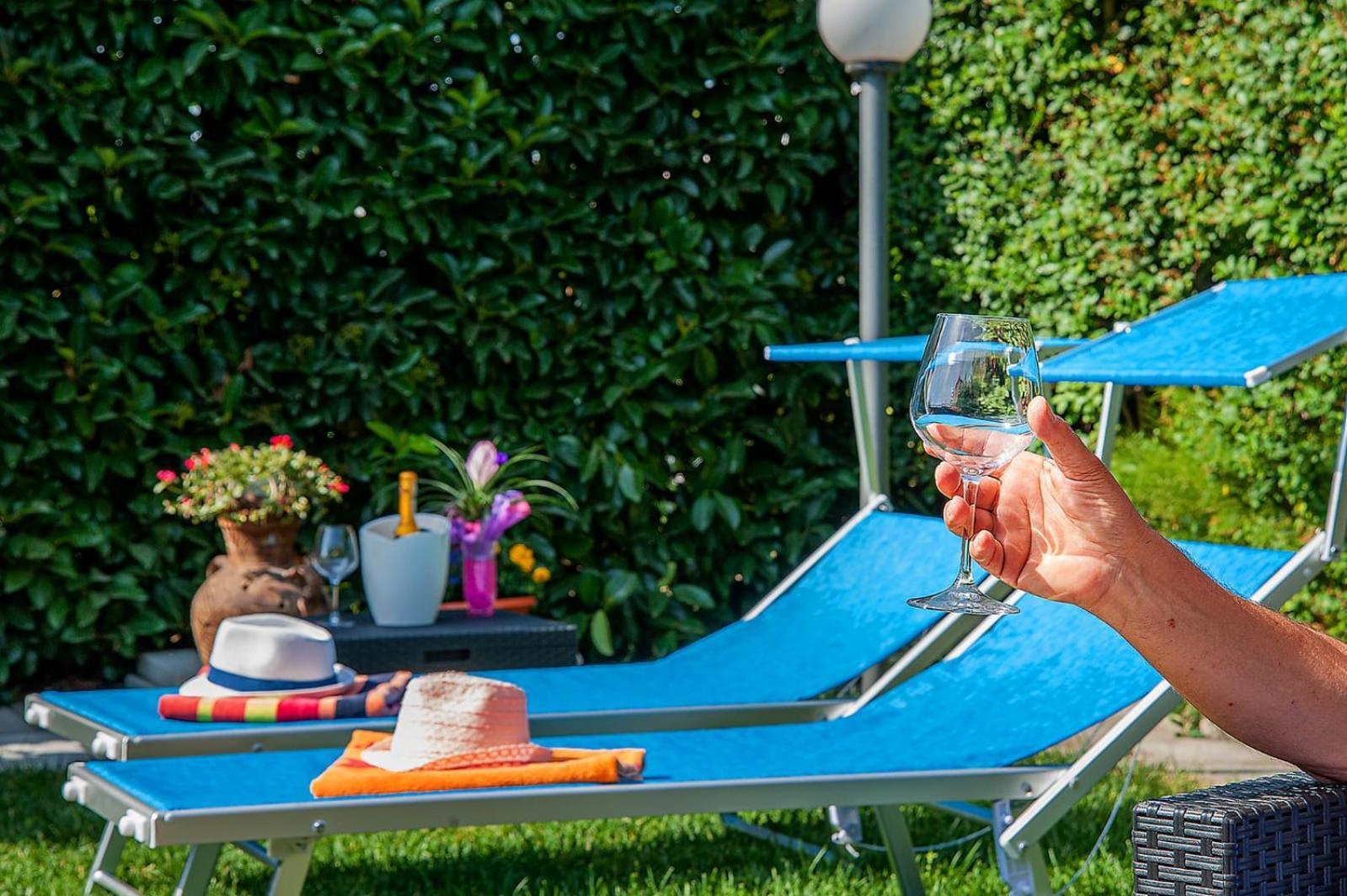 Depandance Con Piscina In Uso In Esclusivo In B&B SantʼAntonio Abate Exteriör bild